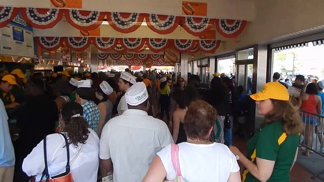 ЖИЗНЬ В США. 100 лет хот-догу. 2016 год. Фильм 122