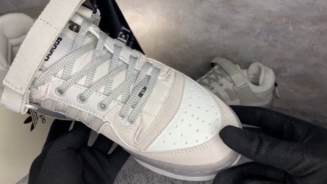 Обзор Adidas Forum Bad Bunny смотреть онлайн