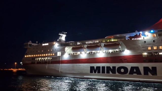 "Knossos Palace" from Minoan Lines leaving the port of Iraklion / Crete towards Piraeus ??? смотреть онлайн