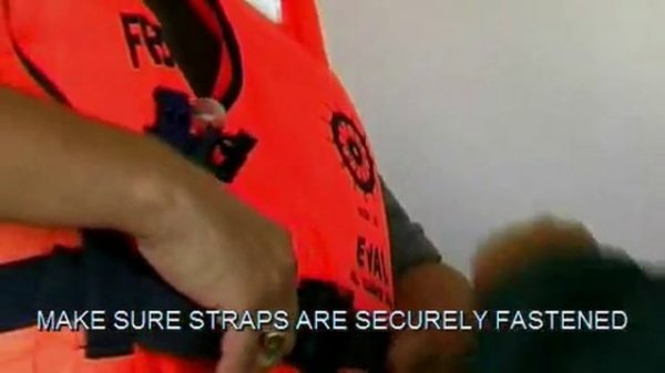 Как одеть спасжилет