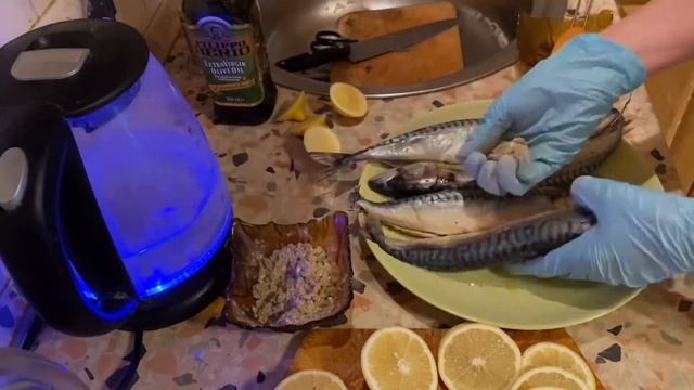 Скумбрия в духовке | Как приготовить рыбу целиком смотреть онлайн
