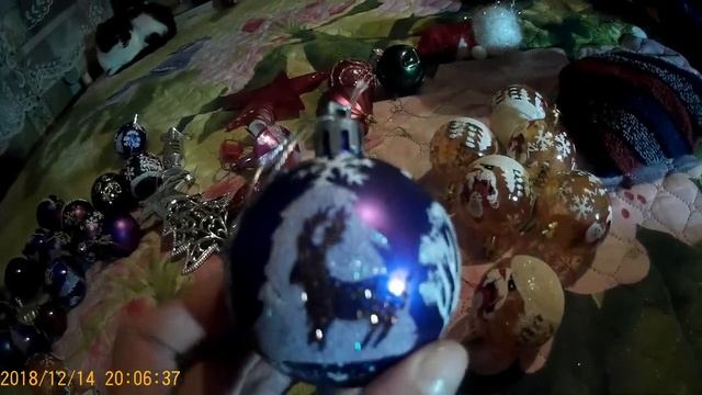 РЕВИЗИЯ НОВОГОДНИХ ИГРУШЕК.ВАРЕЖКА)))ДЛЯ ДЕДА МОРОЗА В САДИК. Кирилл не умеет читать по английски)) смотреть онлайн