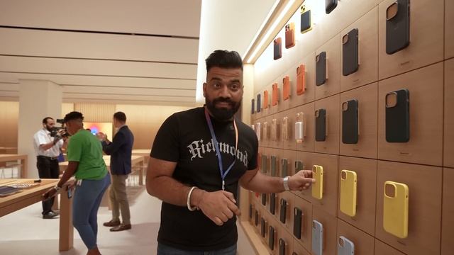 Apple Saket Full Exclusive Tour Ft. Tim Cook - Apple Store in Delhi??? смотреть онлайн