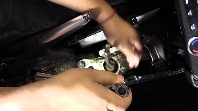 Just the Tip - Removing the Factory Shifter - Honda Civic 2012 2013 2014 2015 смотреть онлайн