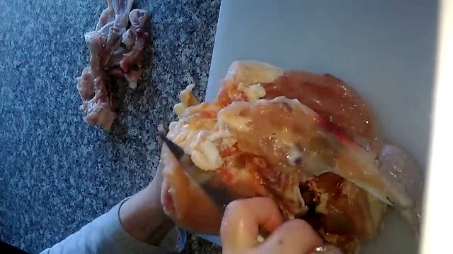 Как разделать курицу для праздничного куриного рулета. Интересное блюдо для праздничного стола. смотреть онлайн