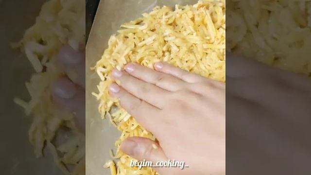 ВЫ ТАКОГО ЕЩЁ НЕ ПРОБОВАЛИ.КАРТОФЕЛЬНЫЙ РУЛЕТ С ФАРШЕМ. смотреть онлайн