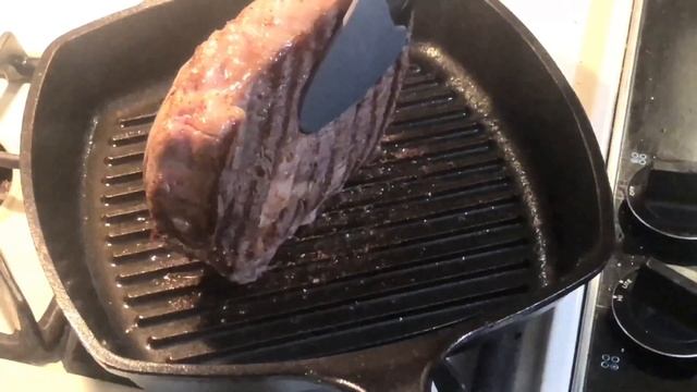 Стейк рибай с чесночным маслом и розмарином. Как приготовить стейк на чугунной сковородке. смотреть онлайн