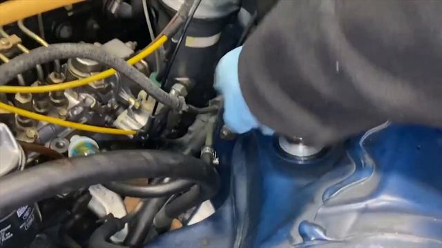 Control arm and shock replacement on Mercedes 300D W123 (1983 Euro Model) смотреть онлайн