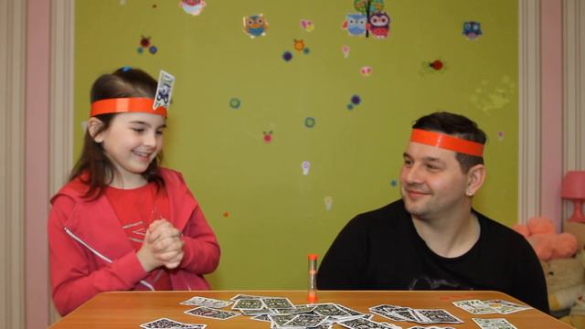 Мама Придумала НОВЫЙ ЧЕЛЛЕНДЖ КТО Я? Семейная Игра от Family Box для Детей For kids смотреть онлайн