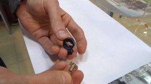 Прокручивает ключ в цилиндре. Холостой поворот в личинке.