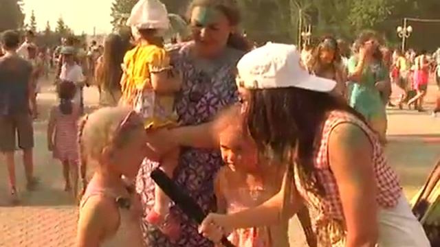 Фестиваль красок Холи в Альметьевск 30.05.2015 год смотреть онлайн