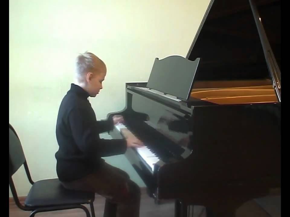 Георгий Дороднов играет Этюд Черни №6 смотреть онлайн