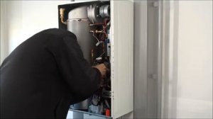 Ремонт котла Kiturami World Plus   Замена циркуляционного насоса