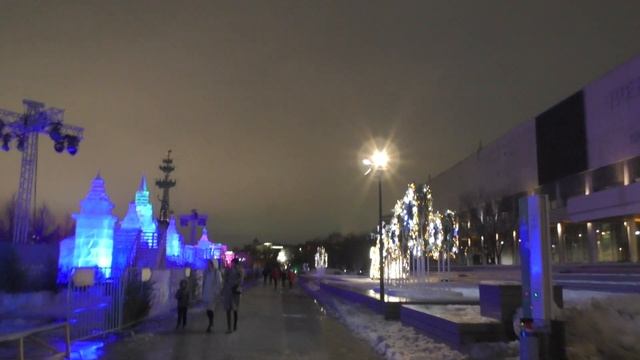 МОСКВА . РАЗНОЦВЕТНЫЕ ОДУВАНЧИКИ,ЗИМОЙ. БОЛЬШОЙ ТЕАТР И ПОКРОВСКИЙ СОБОР НА КРЫМСКОЙ НАБЕРЕЖНОЙ. смотреть онлайн