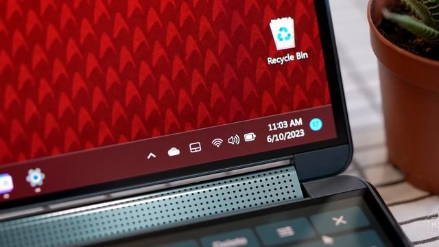 Lenovo Yoga Book 9i Review: Dual Desktops On The Go! смотреть онлайн