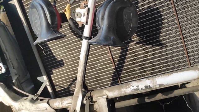 Мерседес 190D. Замена тросика капота.