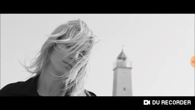 И обнимай меня крепче молчи и обнимай меня крепче просто молчи