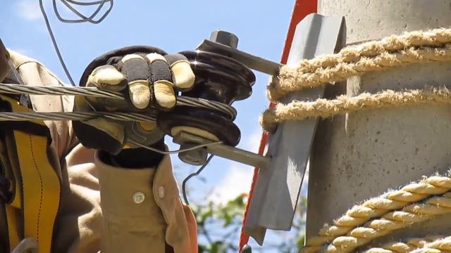 Así es la Templa de línea con aislador de carrete en Baja Tensión (Video Clase Linielec) смотреть онлайн