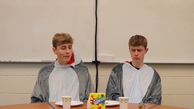 Sister School Visitors React to American Snacks смотреть онлайн