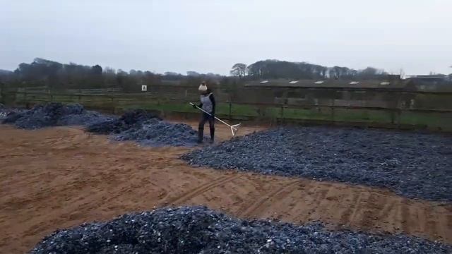 Guide to laying Carpet Gallop Gtech fibre in an equestrian arena. смотреть онлайн