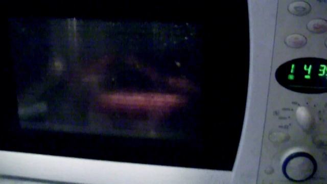 Взрываем сосиски в микроволновке!