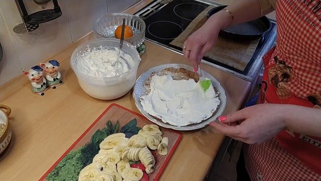 #23 МЕДОВИК с бананами и вишней. Без раскатки коржей #медовик #медовыекоржи смотреть онлайн