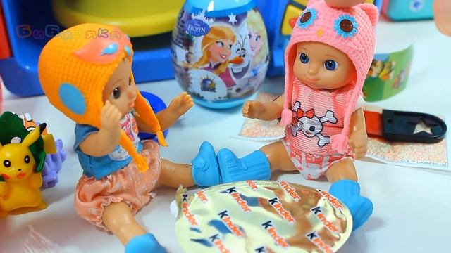 Пупсики играют с микроволновой печью ПОЕЗД С СЮРПРИЗАМИ TRAIN with SURPRISES KINDER JOY смотреть онлайн