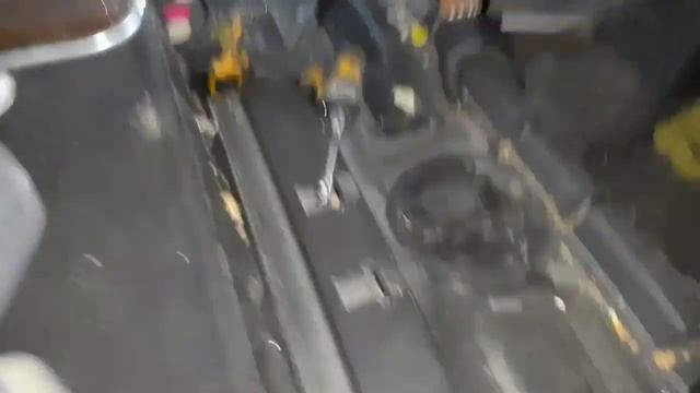 REMOVING FUEL TANK PUMP GAUGE, VOLKSWAGEN TOURAN 2 0TDI BKD ENGINE смотреть онлайн