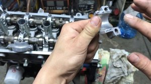 Двигатель 5Е фильм 8 часть 2 установка крышки клапанов. Engine 5E Film 8 Valve cover installation.