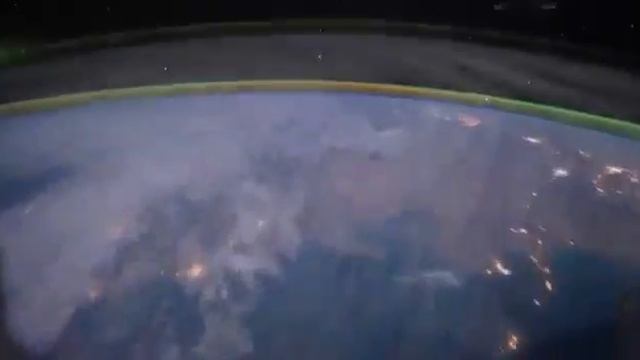 Не печалься Этот мир не стоит всей Боли смотреть онлайн