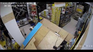 Не сдавайтесь – стройтесь. Падение стенда.