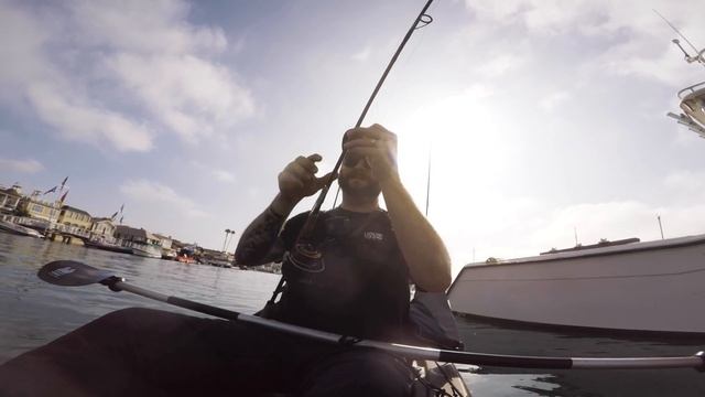 KAYAK FISHING For Spotted Bay Bass In Newport Harbor (CURSE OF THE CUDA?) смотреть онлайн