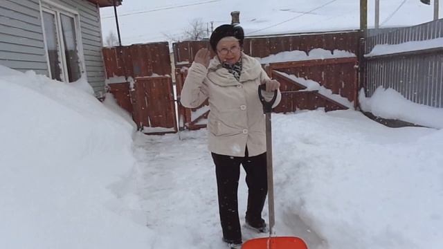 Когда сама себе снегоуборочная машина! Фотозарисовка. смотреть онлайн