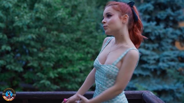 Lynn Anderson - (I Never Promised You A) Rose Garden ; cover by Andreea Munteanu 4K смотреть онлайн