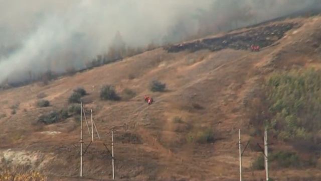 Вдоль железной дороги горят деревья и трава смотреть онлайн