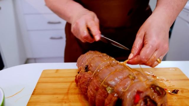 ВКУСНЕЙШИЙ РУЛЕТ ИЗ ЦЕЛОГО МЯСО С ОРИГИНАЛЬНОЙ НАЧИНКОЙ ИЗ ГРИБОВ WHOLE MEAT ROLL смотреть онлайн