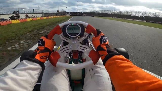A day with a Rotax 125 Senior MAX | Tony Kart Racer 401R | Berghem смотреть онлайн