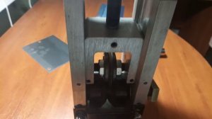 Как устроен станок для очистки кабеля от изоляции.