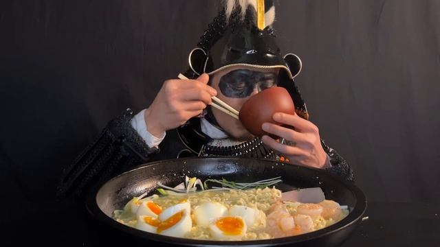 【ASMR】サムライが塩らーめんを食べる! / Samurai eat salt ramen!【Eating Sounds】 смотреть онлайн
