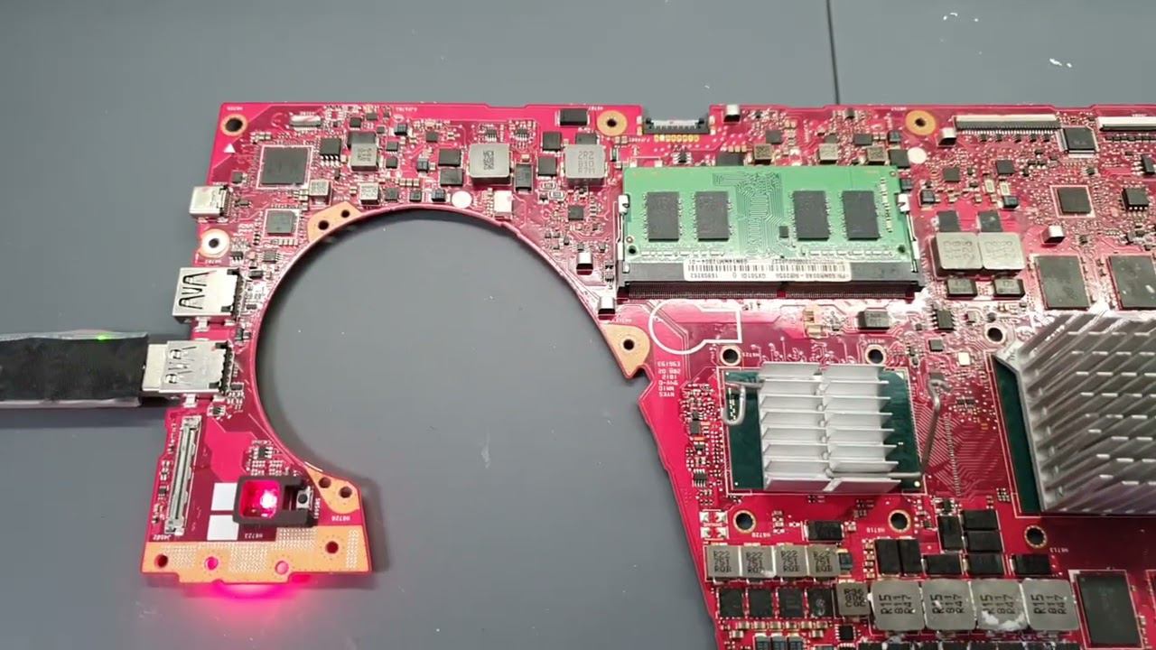 Asus Зефирка GX501GI смотреть онлайн