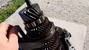 Предполагаемые причины  почему выбивает передачи на МКПП.