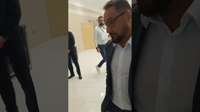 Решил потрогать женщинц в лифте- получил ст. 6.1.1 КоАп) СМОТРЕТЬ ДО КОНЦА! смотреть онлайн