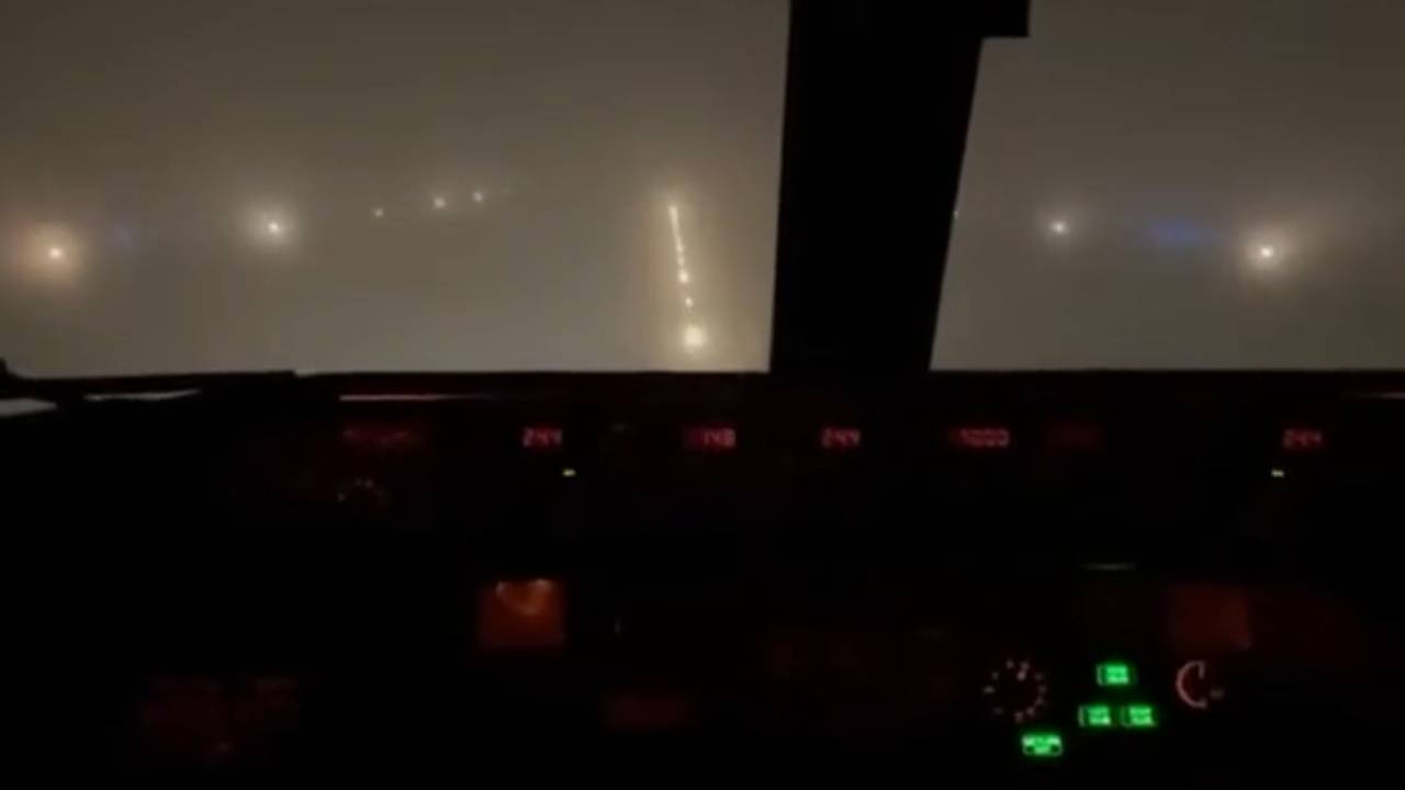 Как выглядит взлётная полоса Шереметьево из кабины самолёта смотреть онлайн