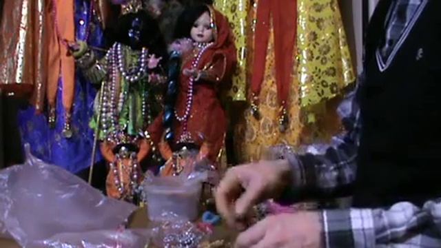 Песни ачариев вайшнавов 66 - Харе Кришна задорно смотреть онлайн