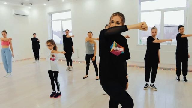 Dancehall интенсив / Хрулева Нина / PLASTILIN STUDIO смотреть онлайн