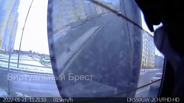 Маршрутка "догнала" такси на Сальникова в Бресте. Бабах был сильный смотреть онлайн