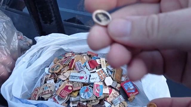 БАРАХОЛКА!!! ЗНАЧКИ, марки, машинки, выкидуха смотреть онлайн