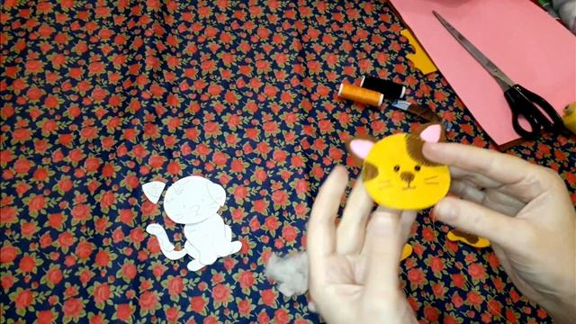 Котик с фетра своими руками)))). Игрушка на елку или в детскую колыбель, или брелок))) смотреть онлайн