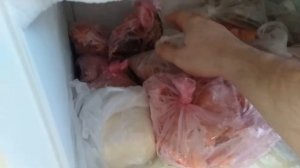 Сколько хранится мясо в холодильнике и в морозилке ?