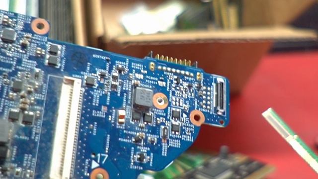 Where Is The Gold Inside A Computer? - How To Find Precious Metals In Electronics смотреть онлайн